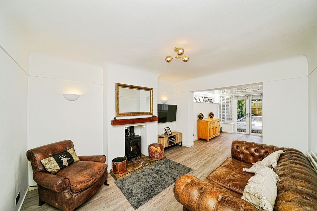 Property photo 2 of 28