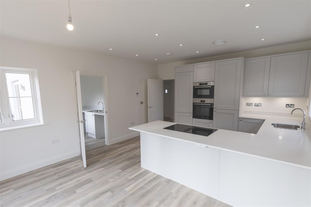 Property photo 2 of 23 Kitchen