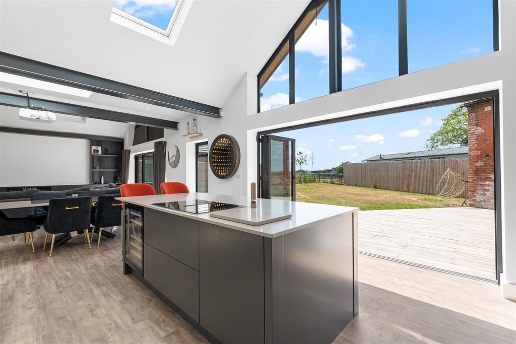 Property photo 3 of 27 Dsc_6499-Hdr.Jpg