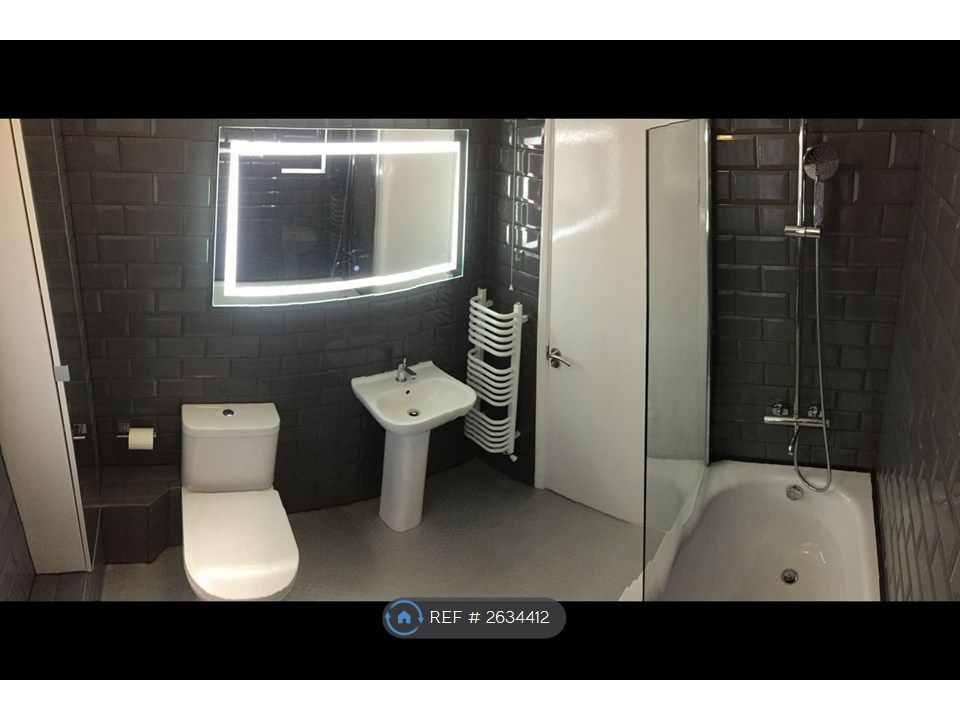 Property photo 3 of 13 Bathroom Pano Photo