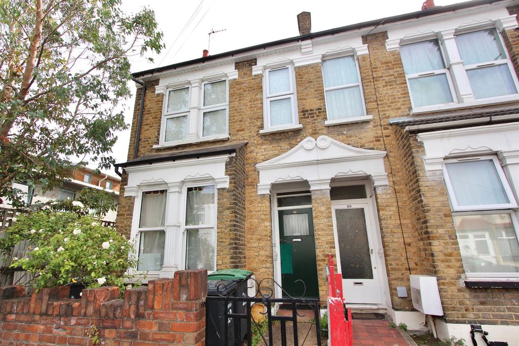 Property photo 2 of 10 Grainger Road, N22