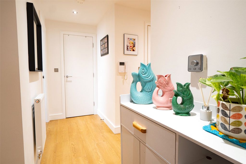 Property photo 2 of 16 Picture No. 12