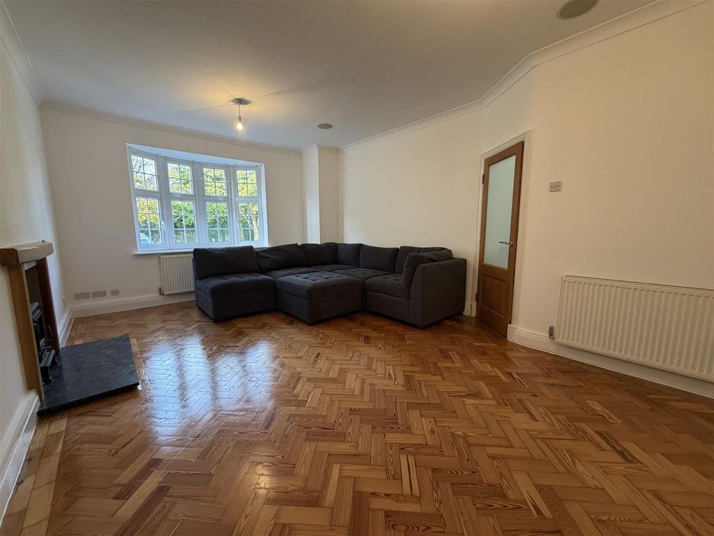 Property photo 3 of 23
