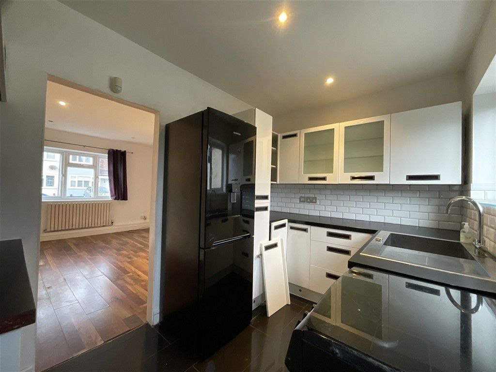 Property photo 3 of 9 Kitchen