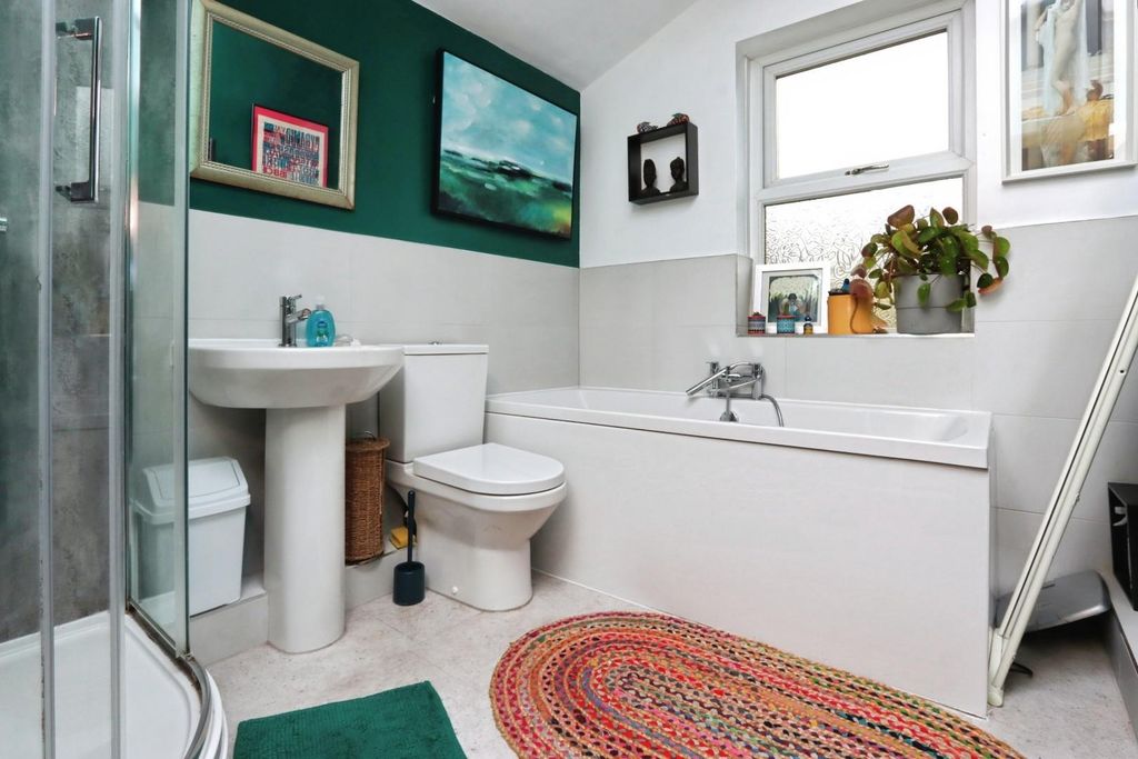 Property photo 3 of 26 Bathroom