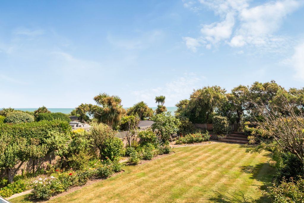 Property photo 2 of 14