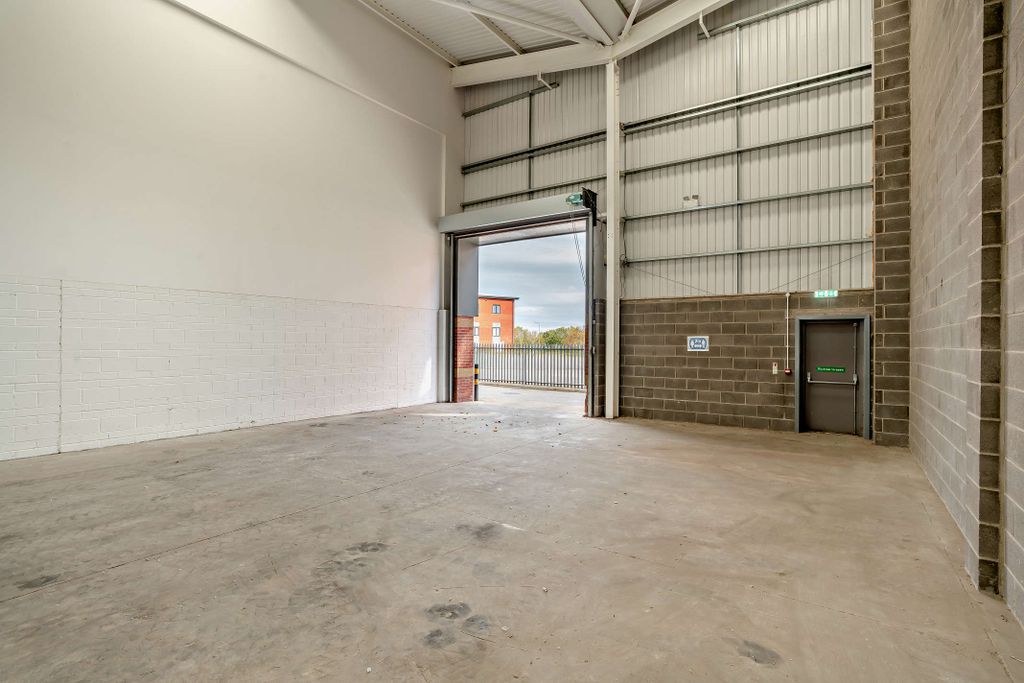 Property photo 3 of 19 8666636-Interior19-800