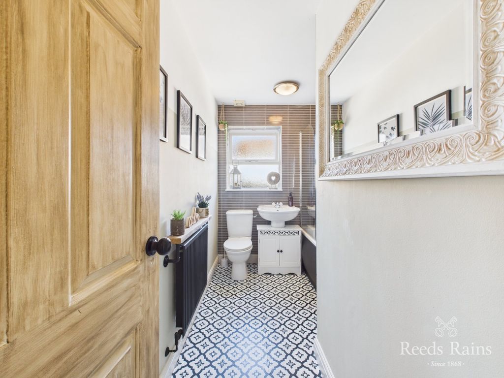 Property photo 3 of 36 Bathroom