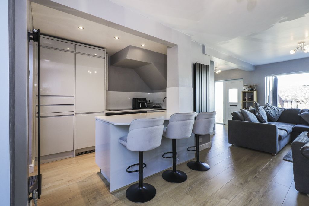 Property photo 2 of 20 Kitchen/ Diner/ Living Room