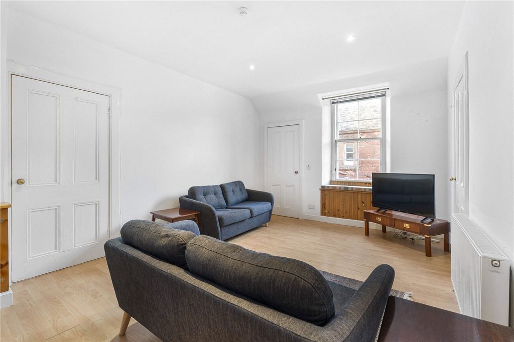 Property photo 3 of 24 Melbourne Place 5