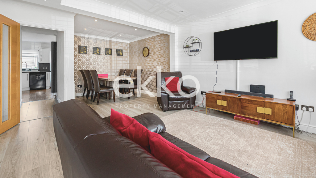 Property photo 3 of 17 Living Room