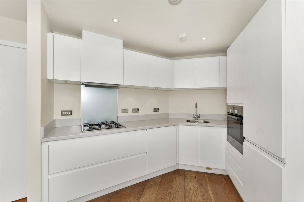 Property photo 3 of 11 Picture No. 13