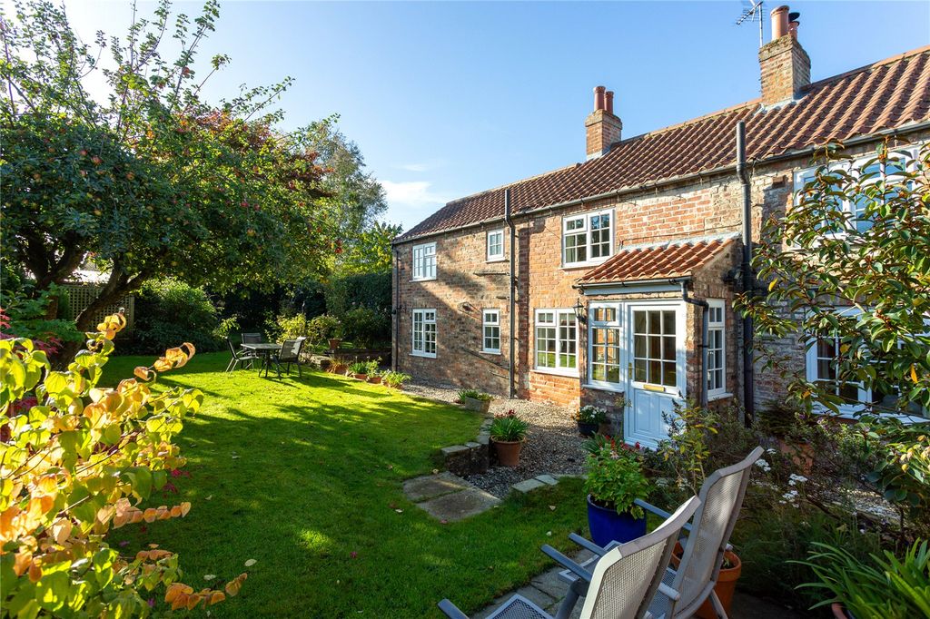 Property photo 3 of 22 Photos