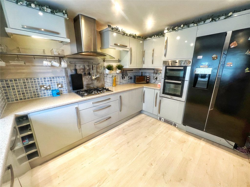Property photo 2 of 21 Kitchen