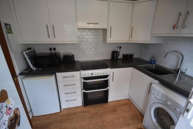 Property photo 3 of 11 Kitchen