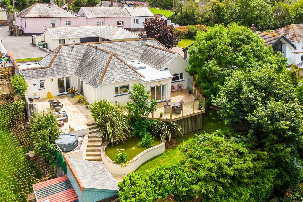 Property photo 2 of 47