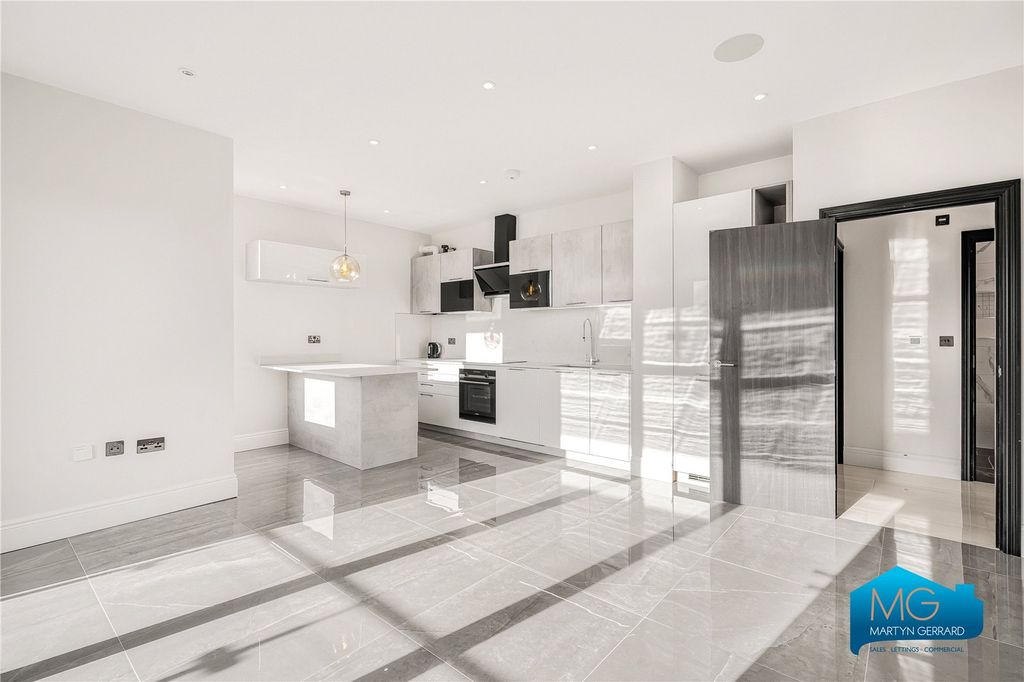 Property photo 3 of 23 Picture No. 24