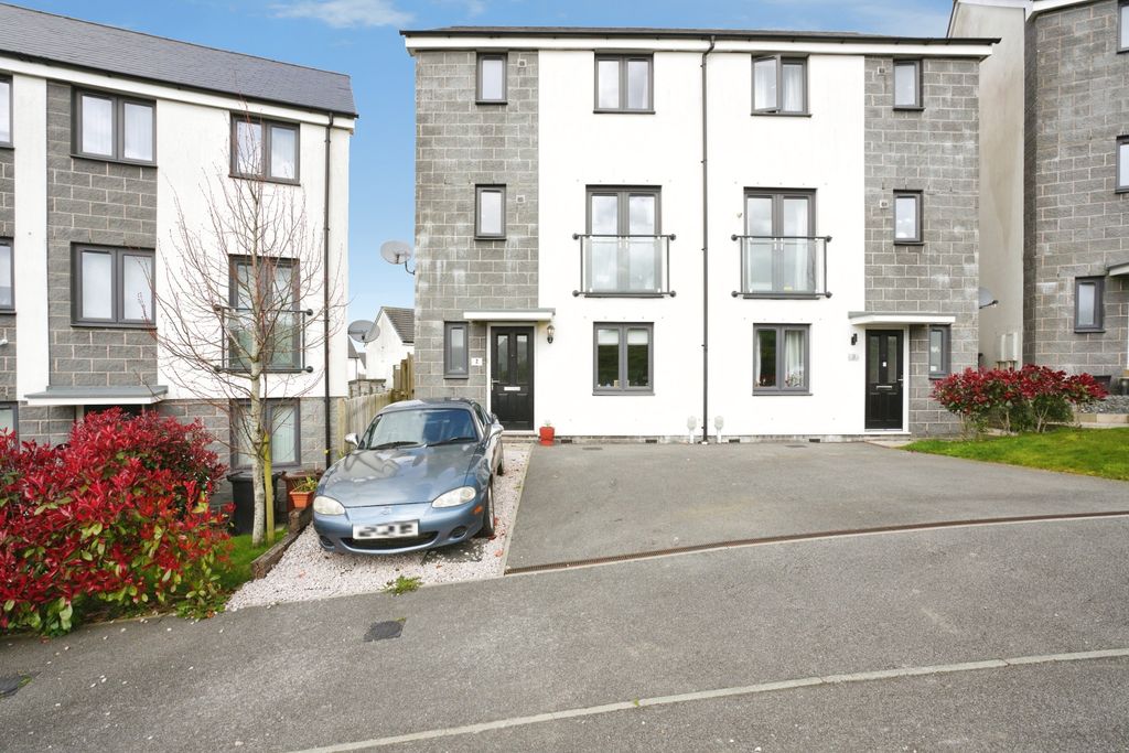 Property photo 2 of 20