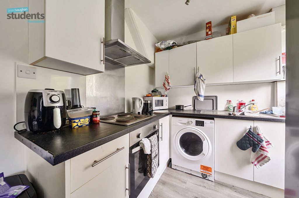 Property photo 3 of 8 06E02484-Bb9F-400...