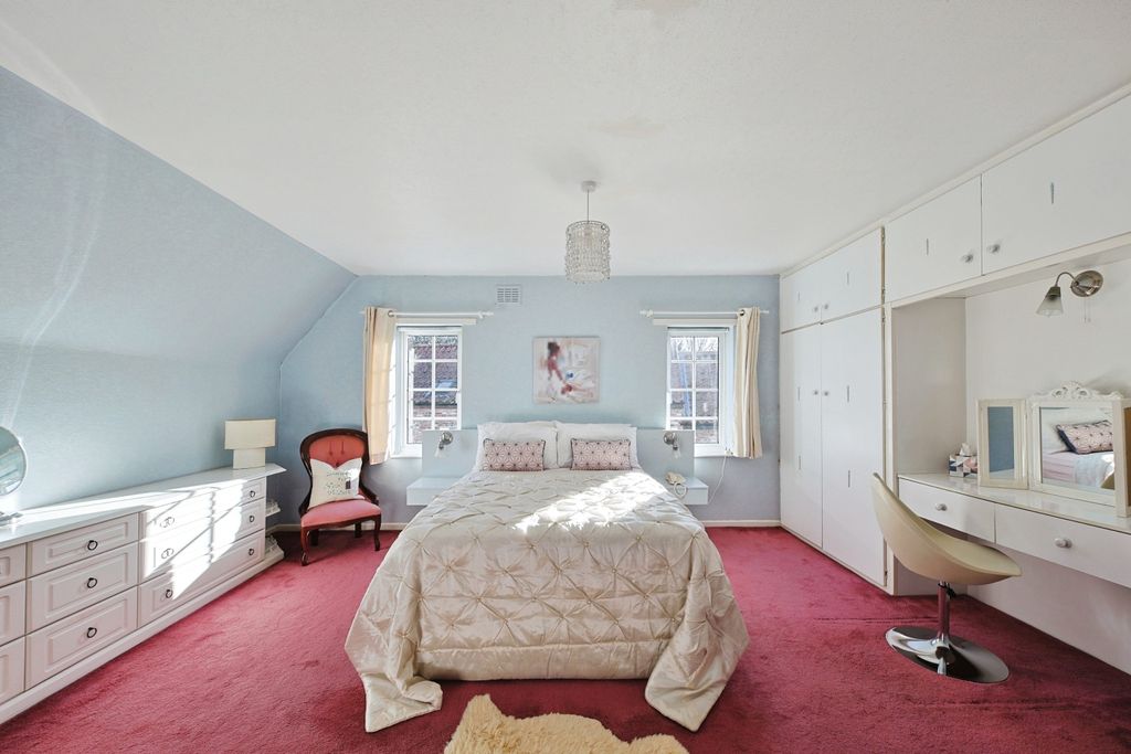 Property photo 3 of 18 3852358