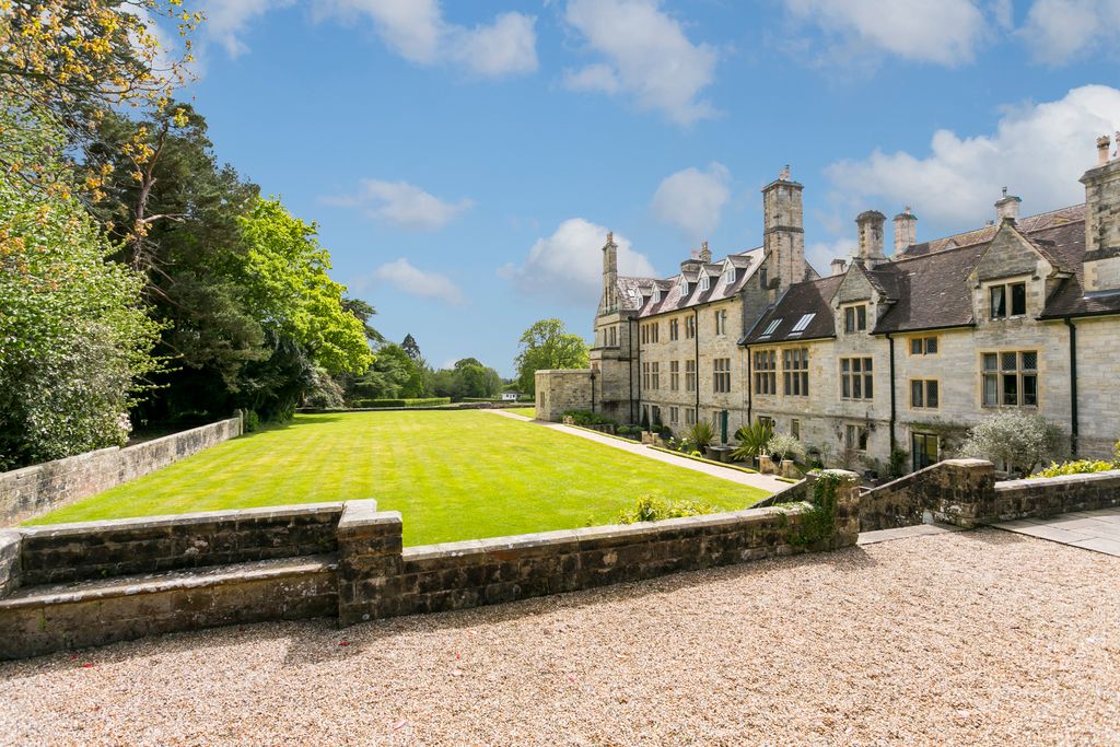 Property photo 2 of 21