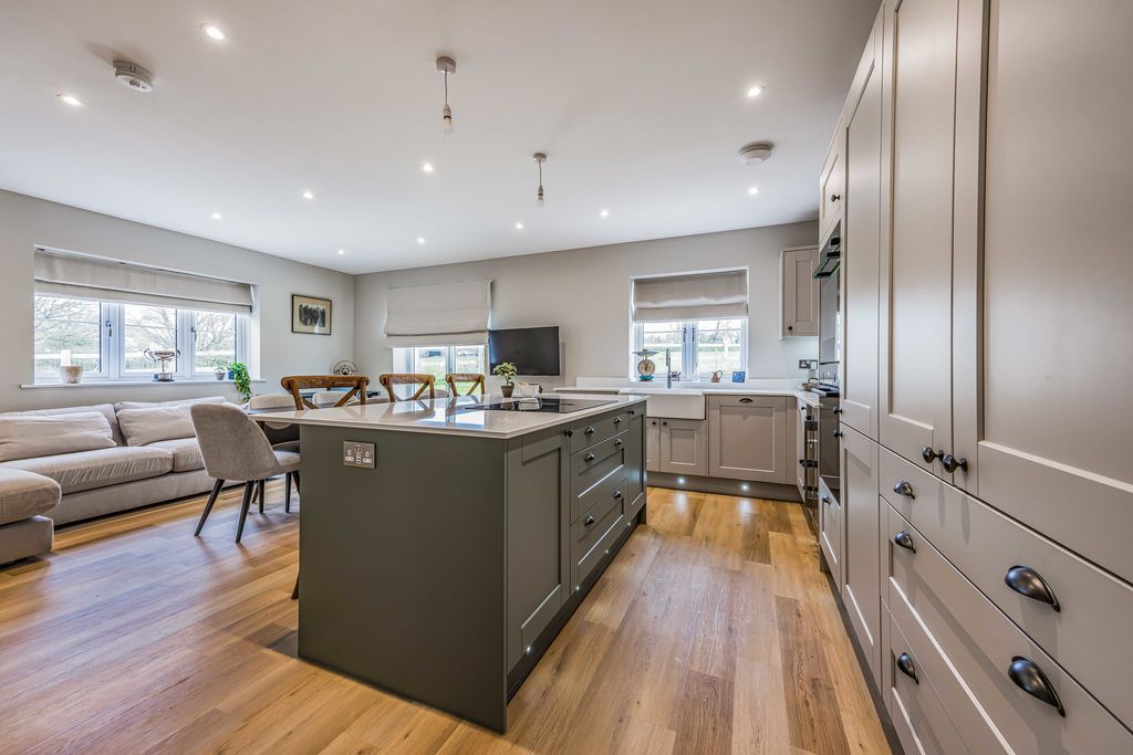 Property photo 3 of 19 Photo 10