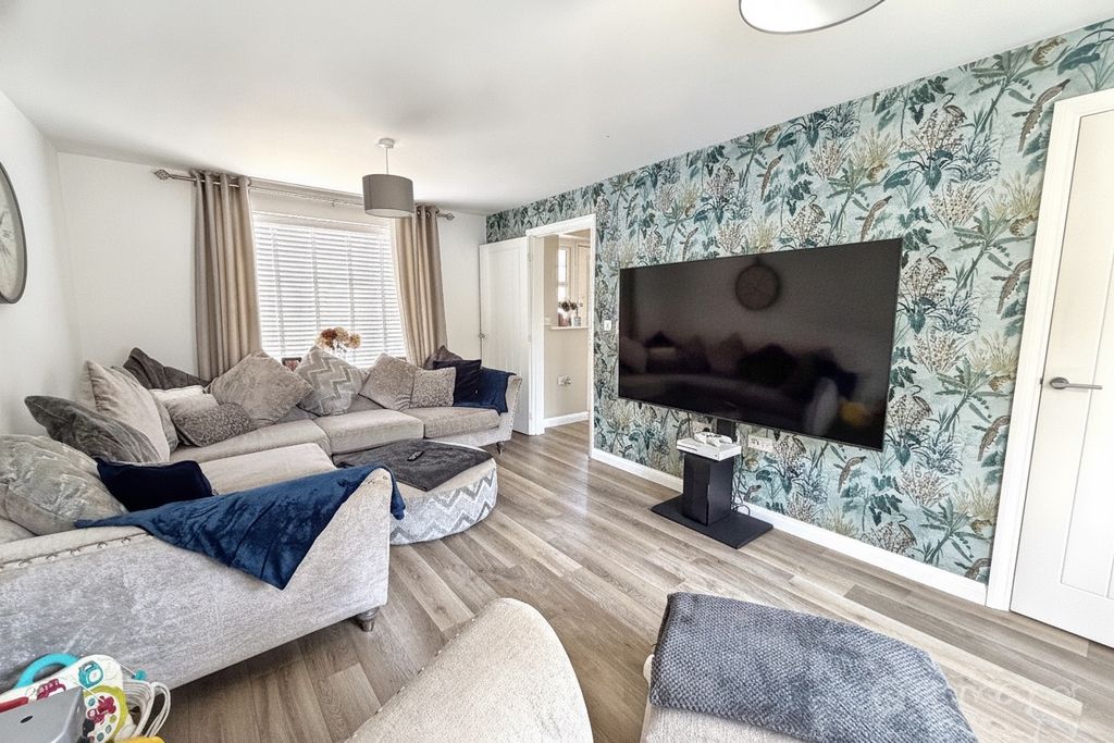 Property photo 2 of 27 5356143