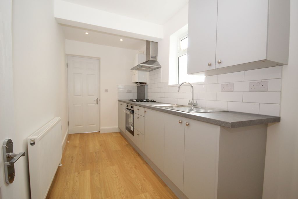 Property photo 1 of 10 Weald Lane, Harrow, Middlesex Ha3