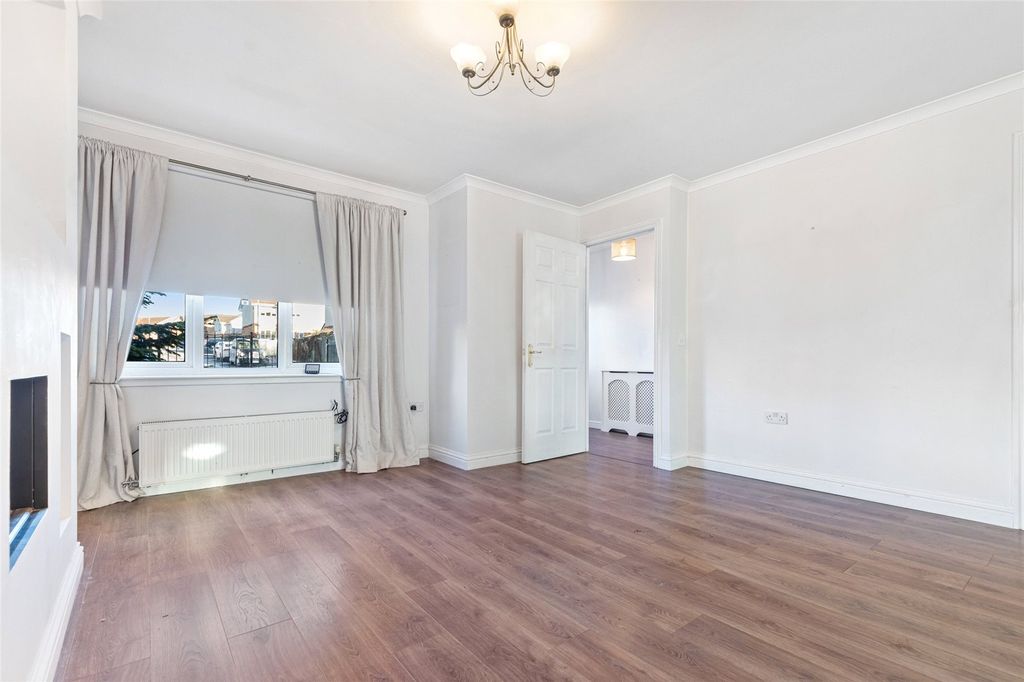 Property photo 3 of 35 Picture No. 21