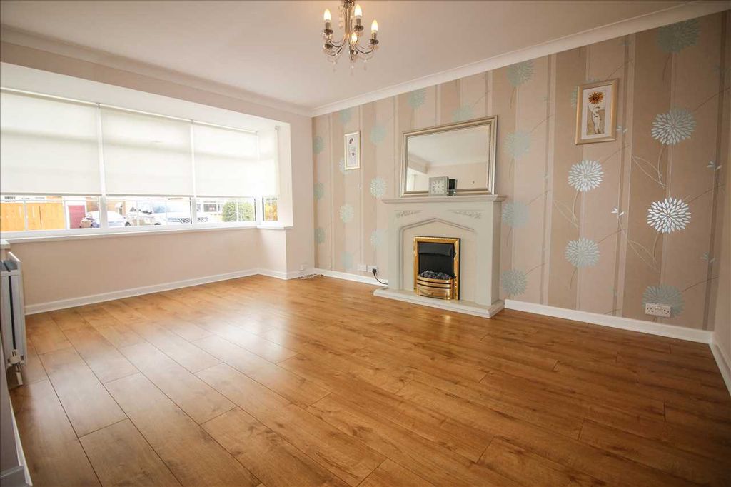 Property photo 3 of 10 Lounge