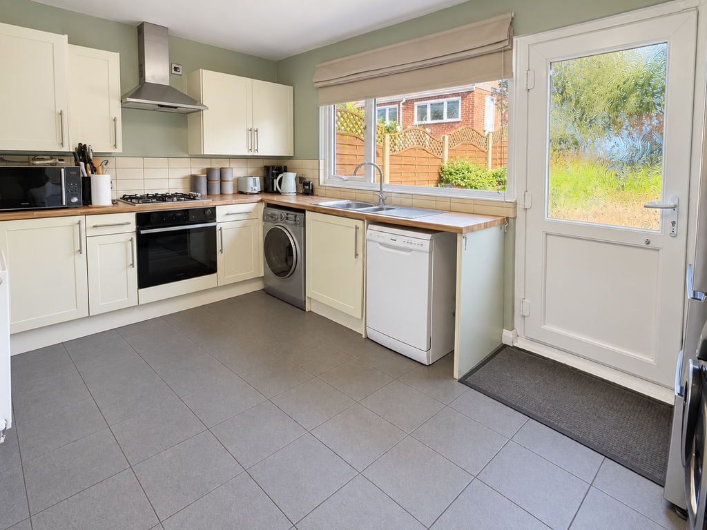 Property photo 3 of 12 Kitchen