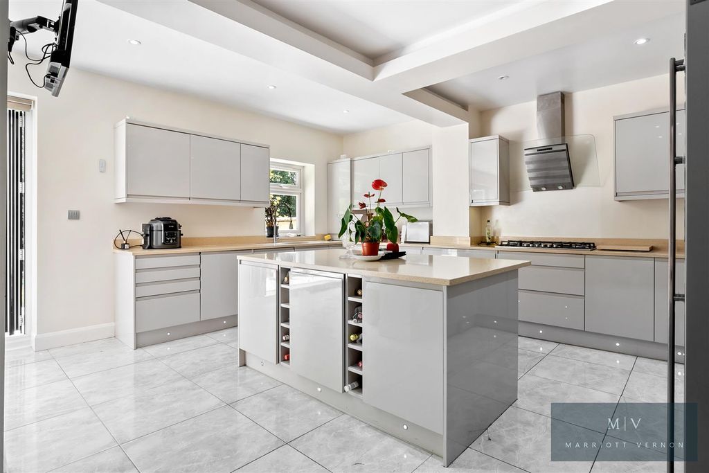 Property photo 2 of 19 Ingham Road 27 MV-4.Jpg