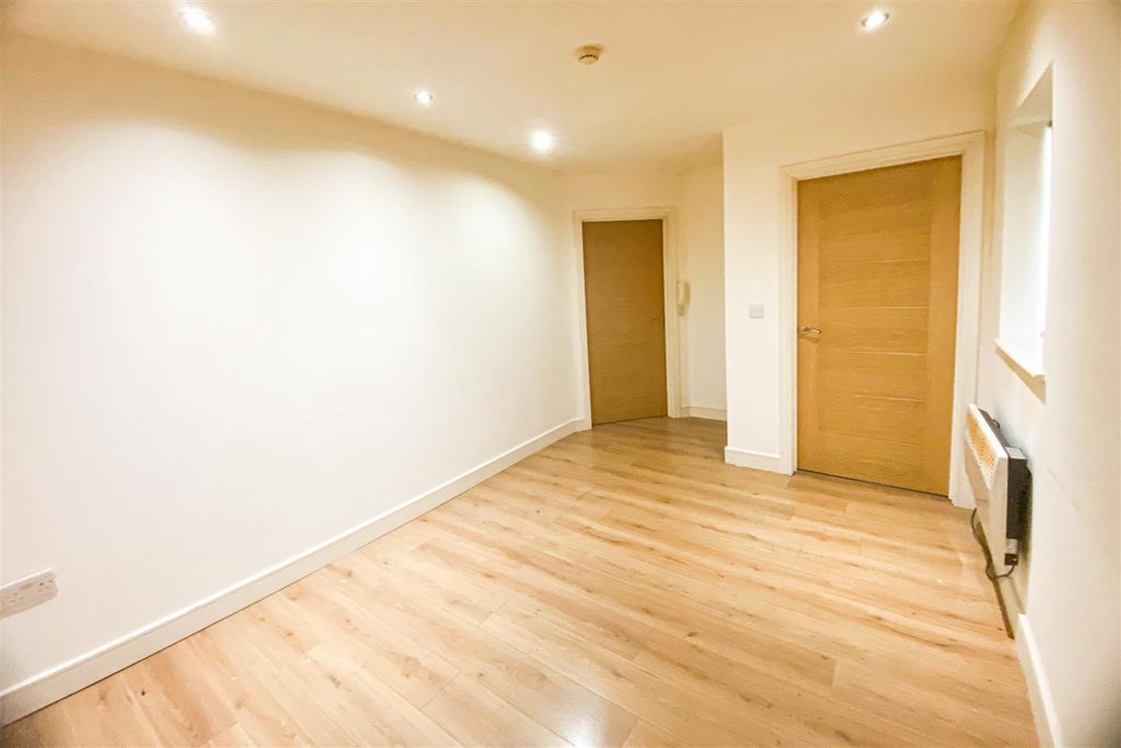 Property photo 3 of 7 One.Jpg