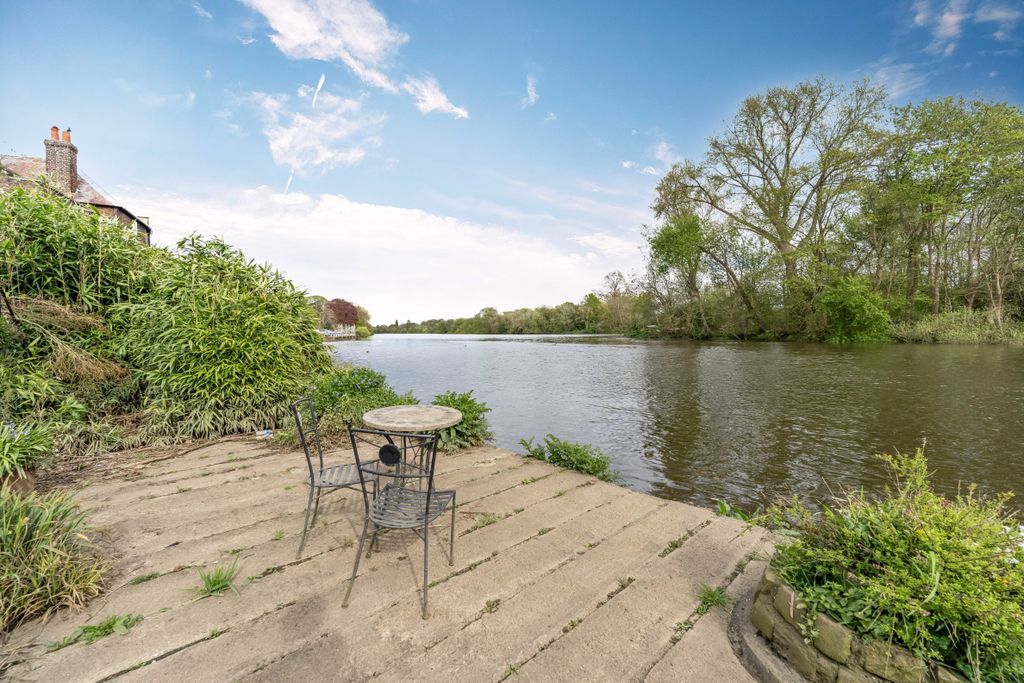 Property photo 3 of 13 50 Church Street, Isleworth, London, Tw7 6Bg