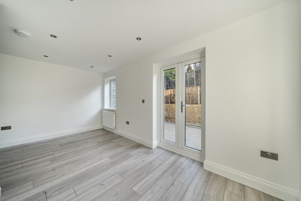 Property photo 2 of 13 Picture No. 01