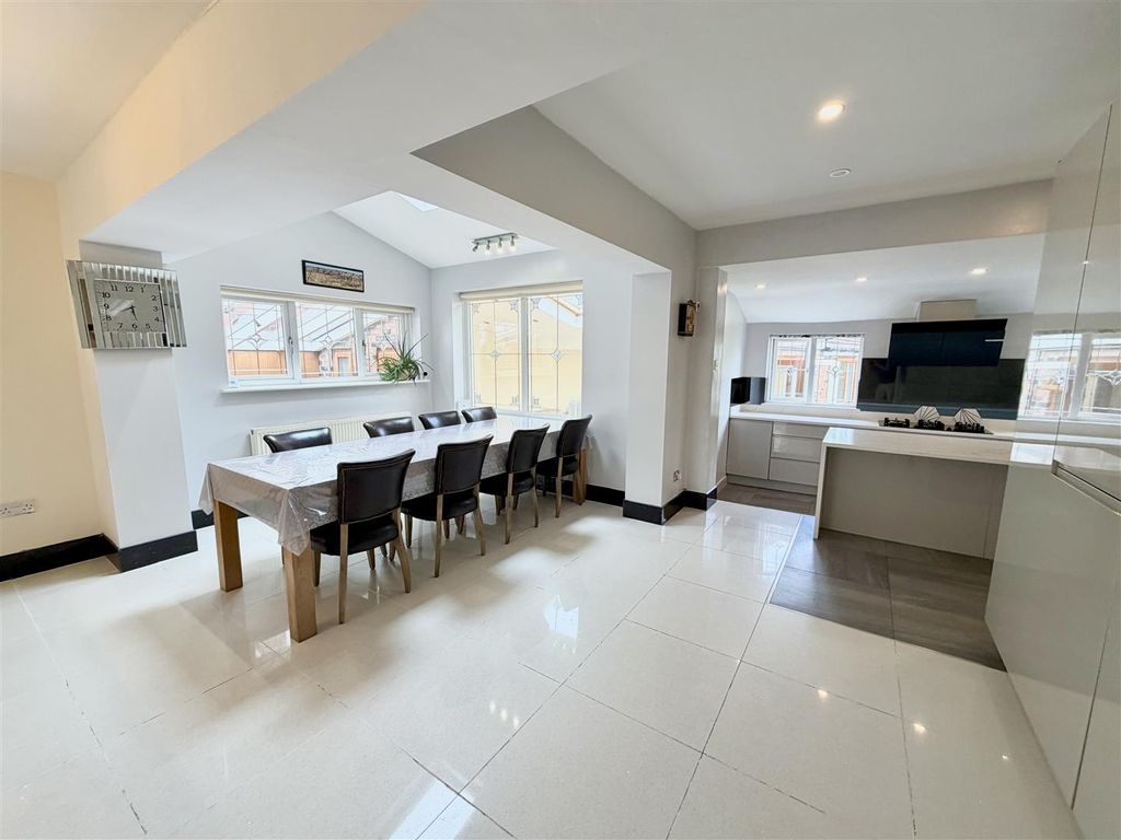 Property photo 2 of 26