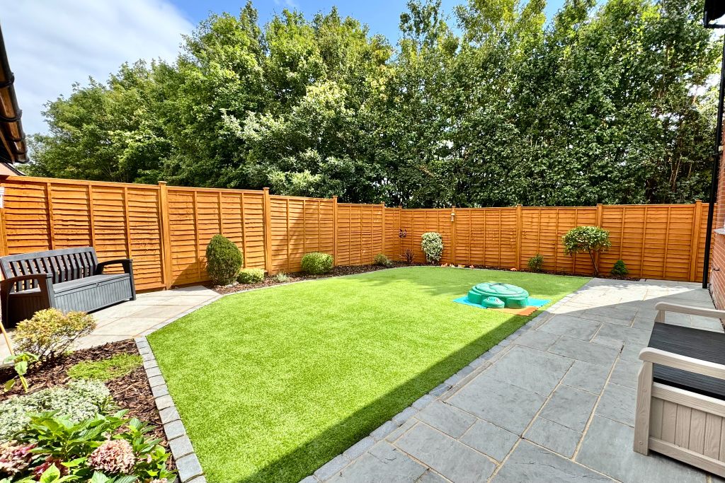 Property photo 3 of 15 Garden