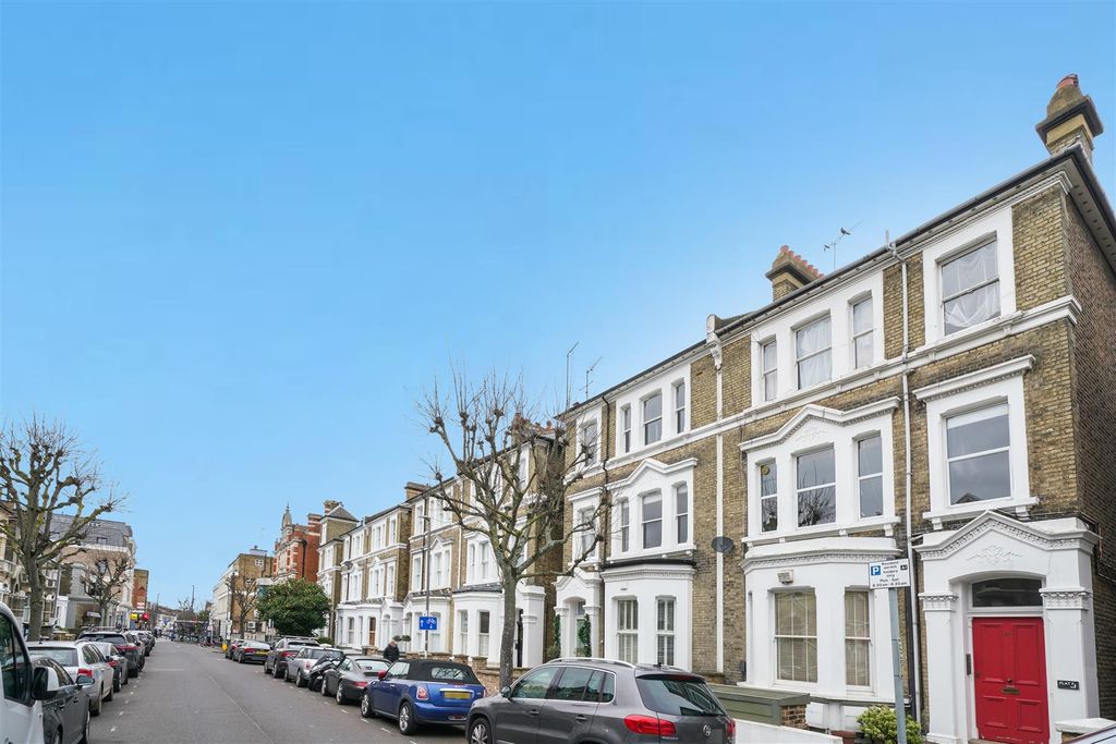 Property photo 1 of 16 Disraeli Road