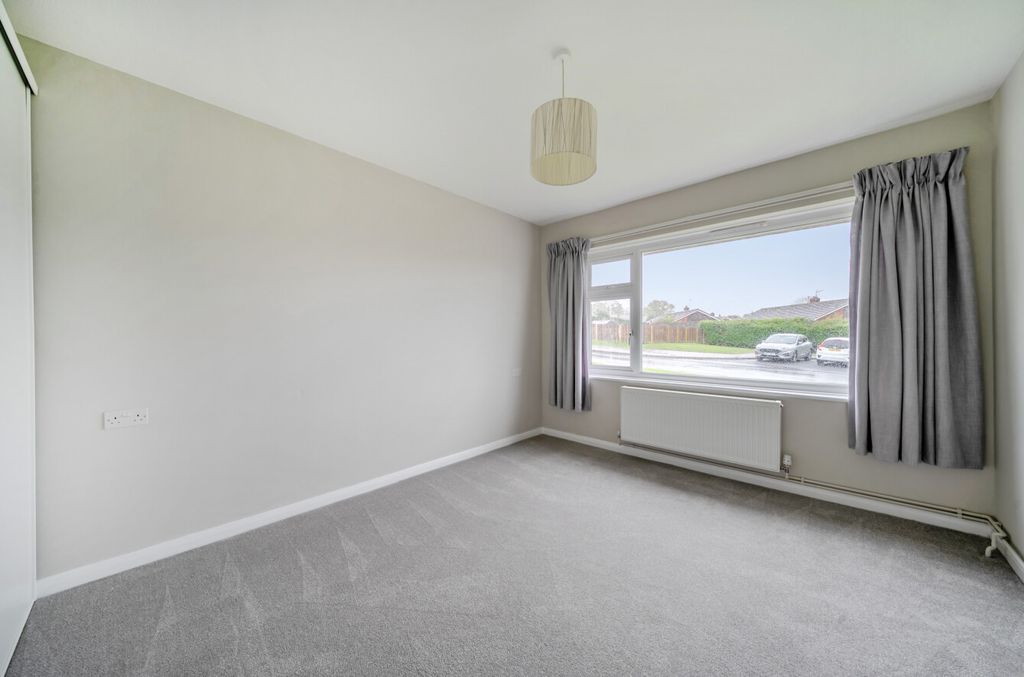 Property photo 2 of 15 Bedroom