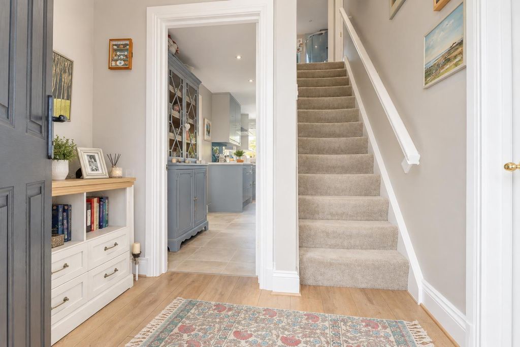 Property photo 2 of 29 Entrance Hall