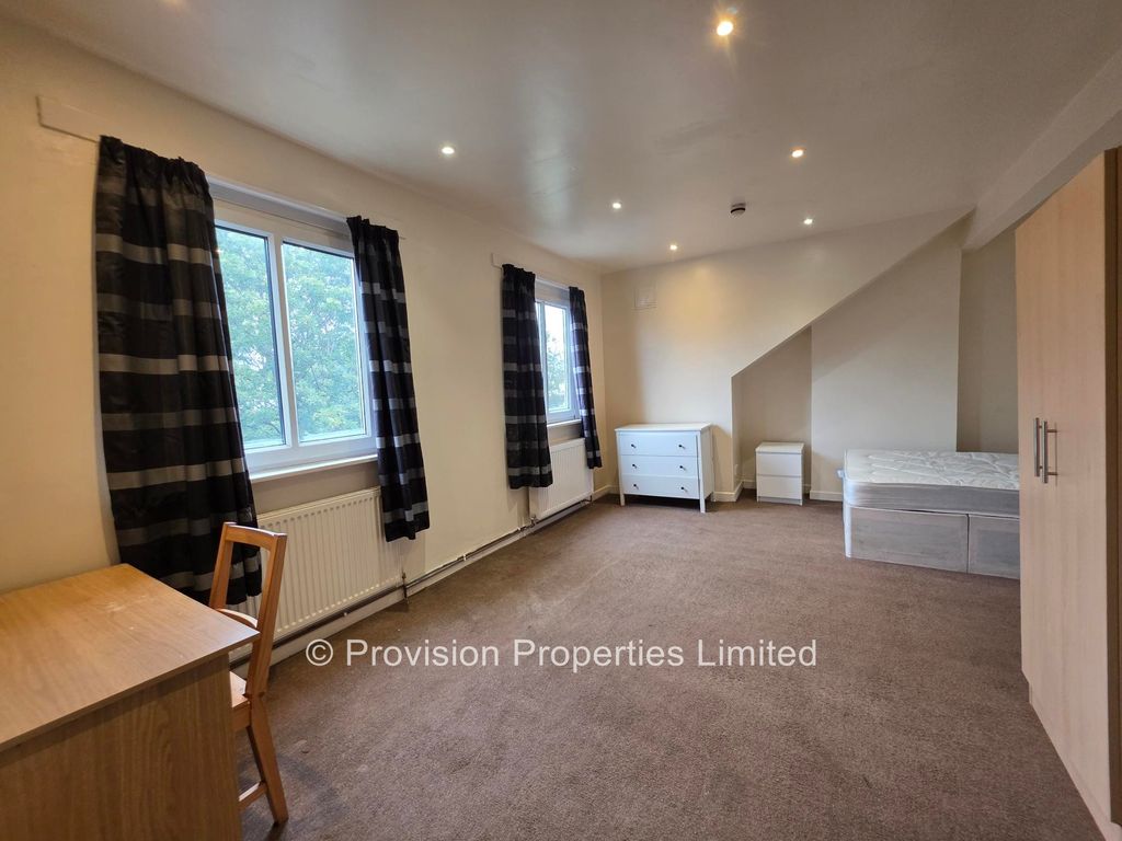 Property photo 3 of 8 Photo