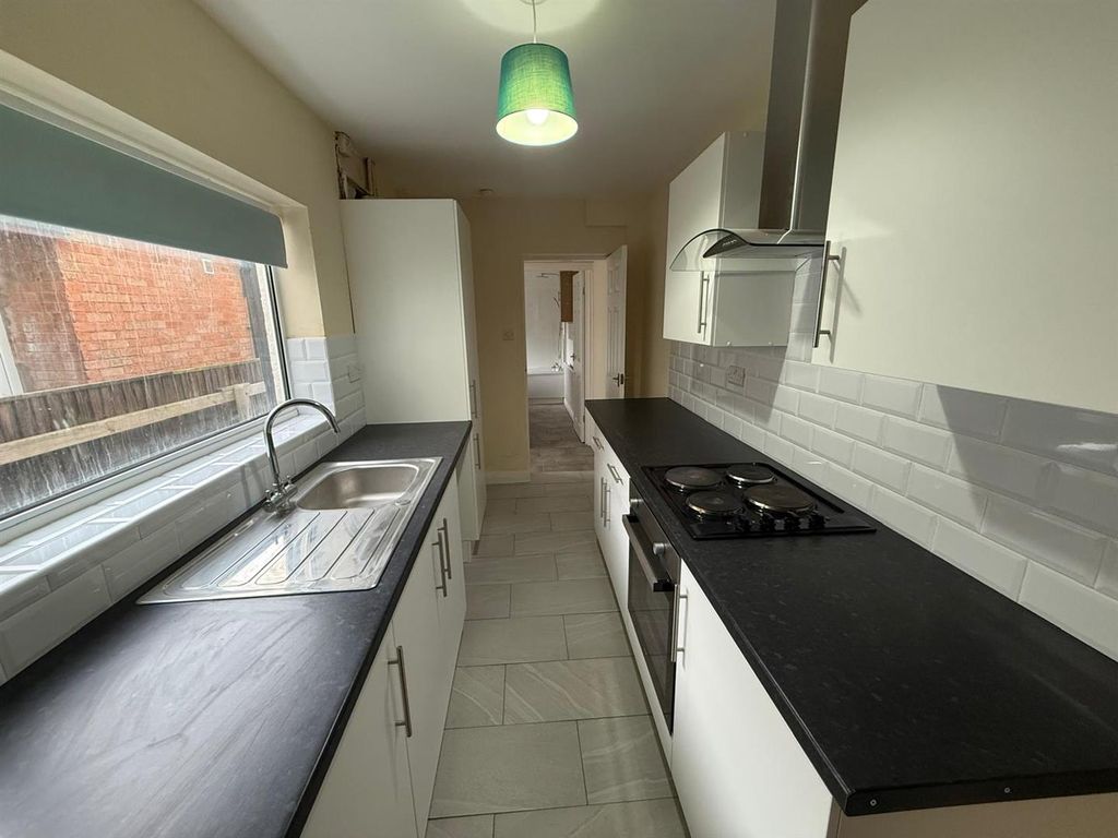 Property photo 2 of 10 Kitchen Brox.Jpeg