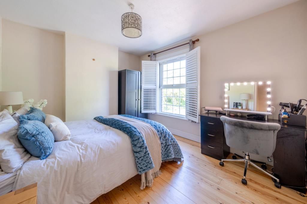 Property photo 3 of 17 Bedroom