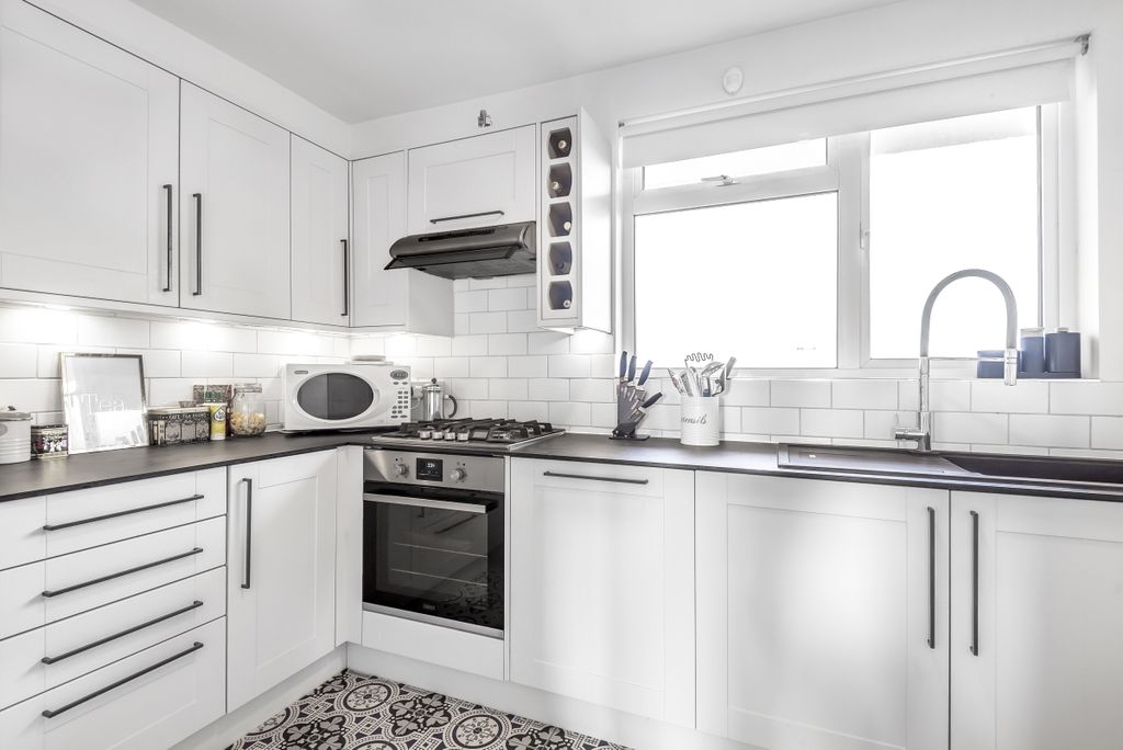 Property photo 1 of 7 3