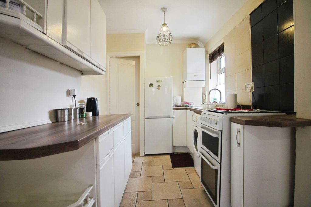Property photo 3 of 14 Kitchen