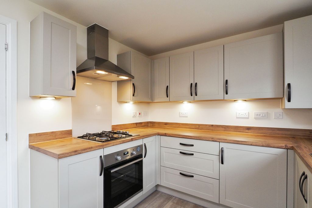 Property photo 2 of 17 Kitchen