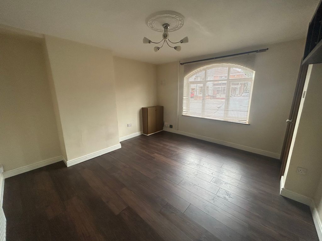 Property photo 2 of 12 Image