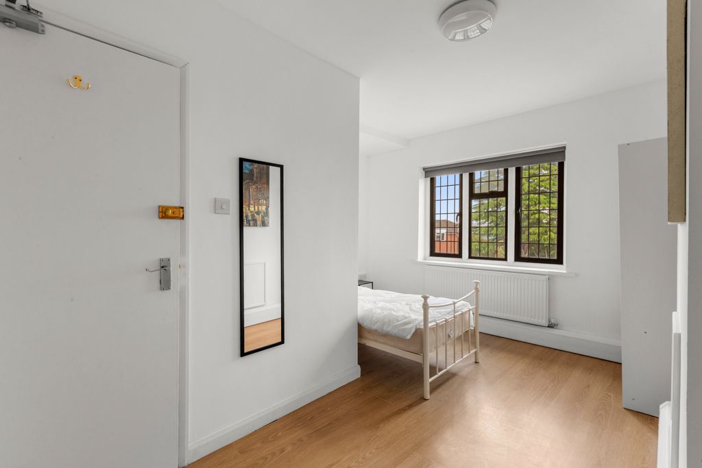 Property photo 2 of 5 2 Nightingales Corner, Hp7 9Py (Low Res)-12