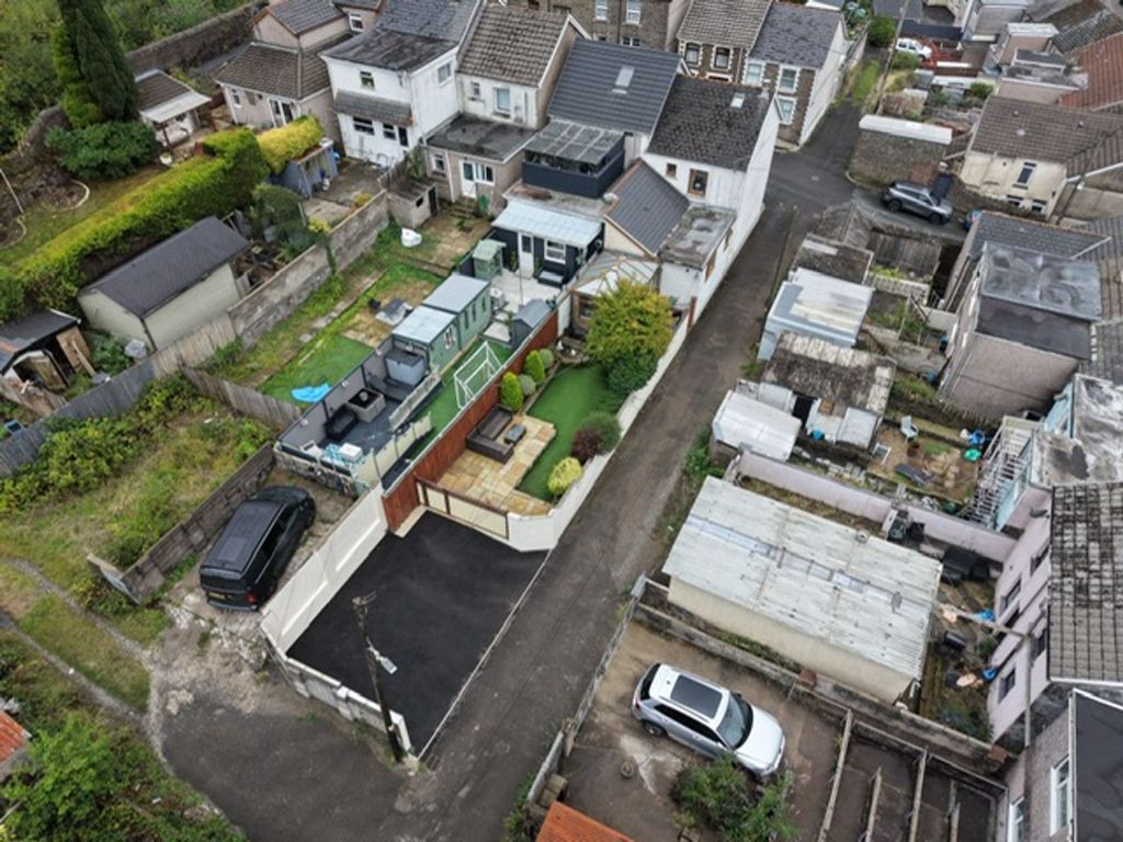 Property photo 1 of 30
