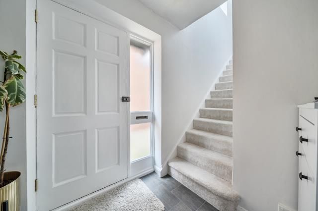 Property photo 2 of 16 Hallway